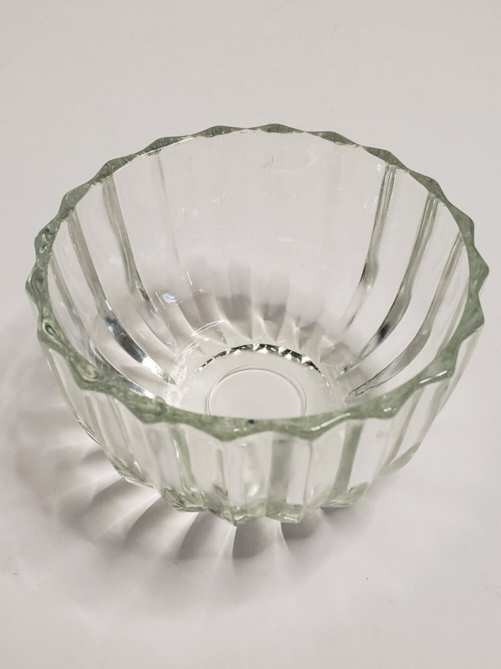 Vtg Clear Glass Round Bowl Ribbed Sawtooth Edge Art Deco Decorative NWOT 4.5"